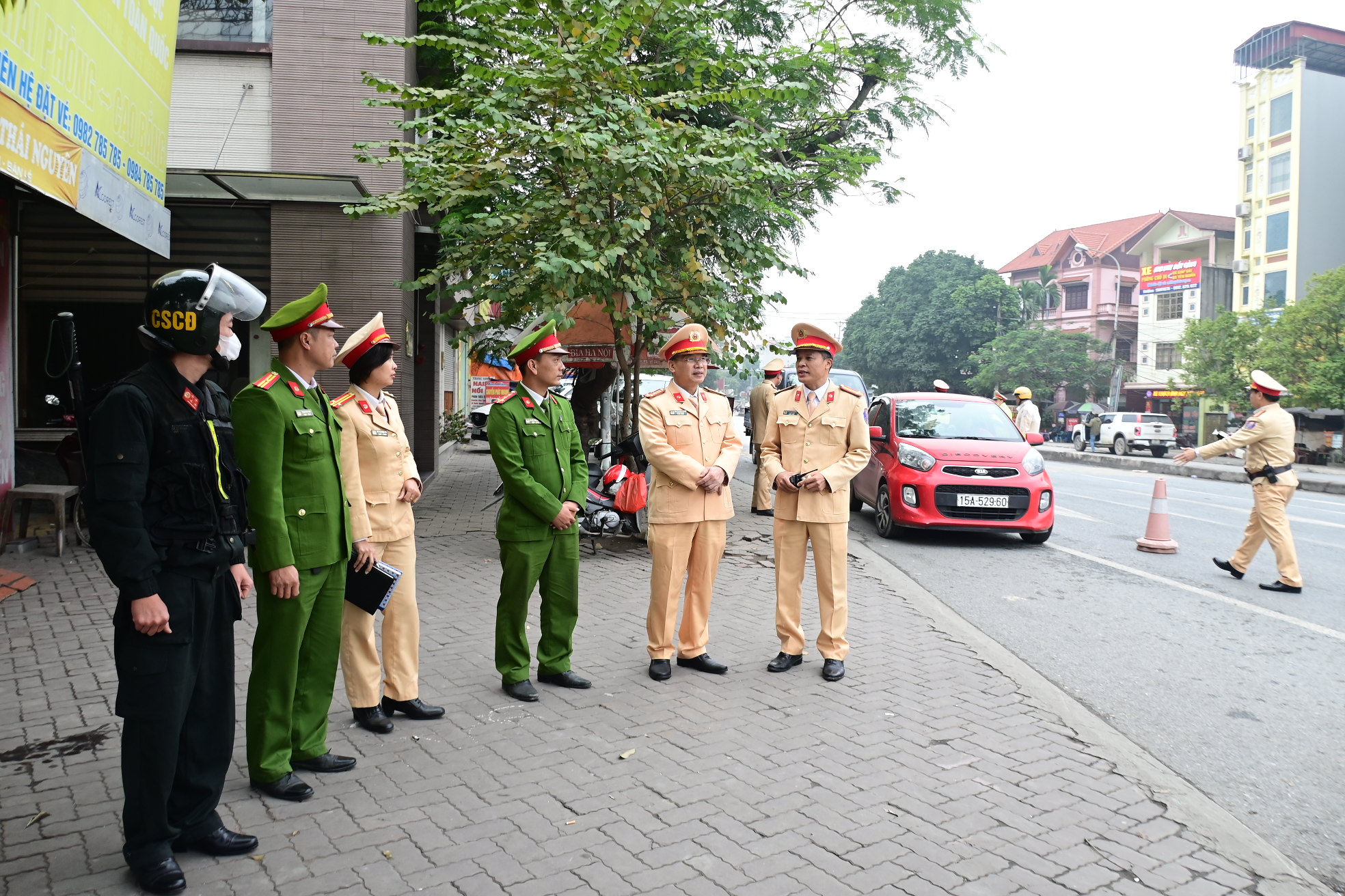 Phòng Cảnh sát giao thông tăng cường tuần tra, kiểm soát, xử lý vi phạm trên tuyến Quốc lộ 10